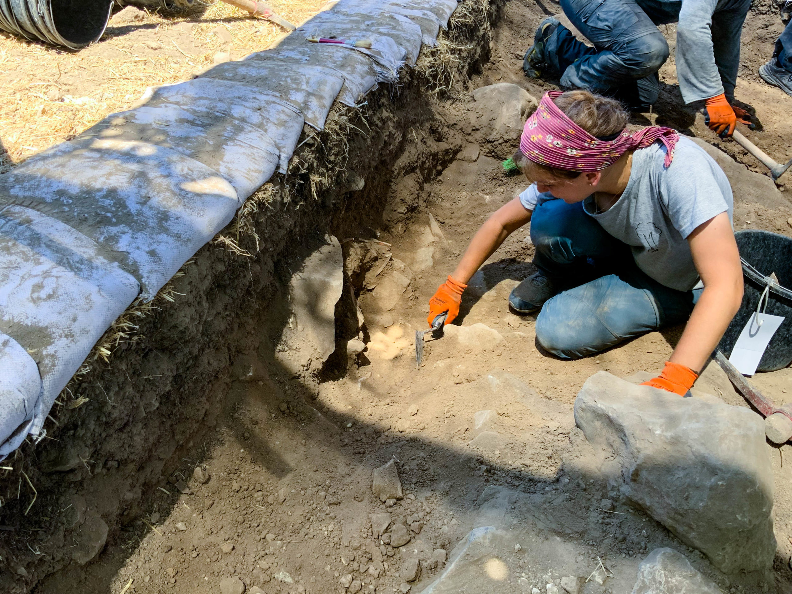 Archaeology trowel clearance