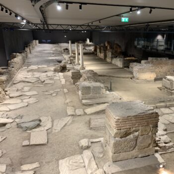 Excavations at the Venezilou Metro station in Thessaloniki, which revealed the intersection of the ancient city’s two main thoroughfares, the cardo and the decumanus. Photo courtesy Mark Wilson.