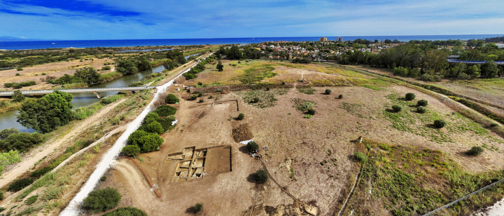 Overview of Cerro del Villar from the northwest. Photodrone Tech SL / Cerro del Villar Archaeological Project