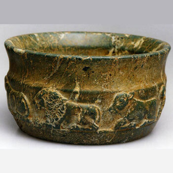 Bowl decorated with recumbent lions and calves before the symbol of the god An (BLMJ 4564). Photo: David Harris